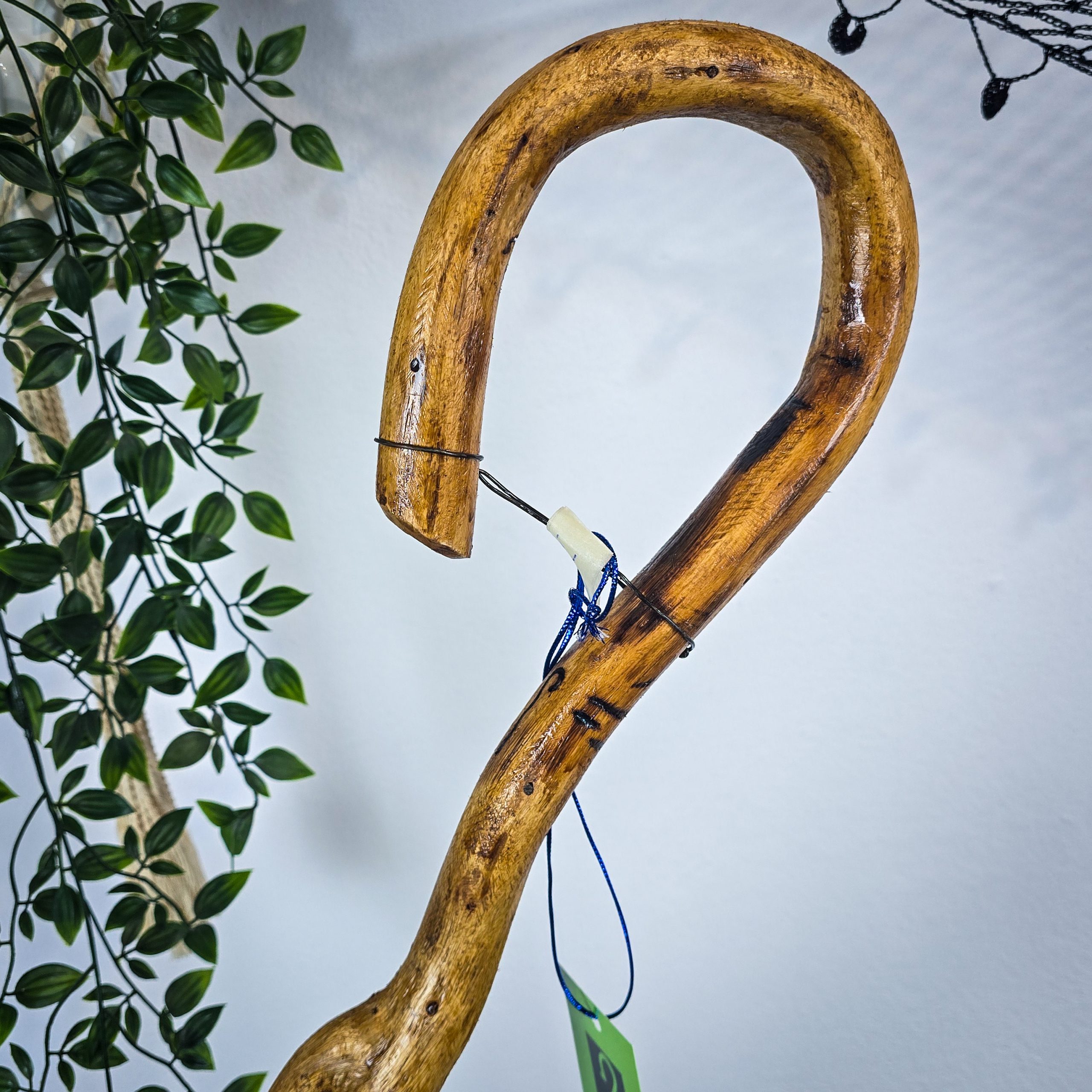 Εντυπωσιακή και ψηλή Κρητική κατσούνα με πλεξούδα! Ξύλο Πρίνος και ύψος 1,34 μ | ΚΩΔ 161025-ΤΖ14