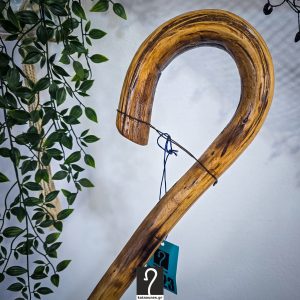 11 εκ περίμετρο Εντυπωσική και  Αυθεντική Στιβαρού Τύπου Κατσούνα. Το επόμενο οικογενειακό σας κειμήλιο. Ξύλο Πρίνου, ύψος 1,46 μ | ΚΩΔ 011125-ΧΚ23