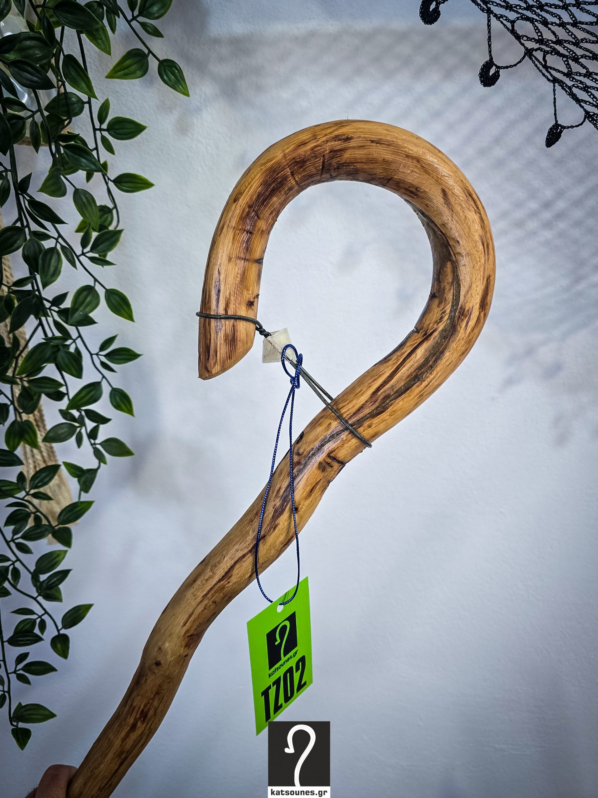 Special Κρητική Κατσούνα Στιβαρού τύπου για μερακλήδες. Ξύλο Πρίνου και ύψος 1,35 μ | ΚΩΔ 011125-ΤΖ02