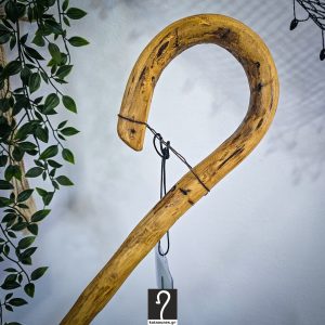 Ιδιαίτερη και ανθεκτική Κρητική κατσούνα από ξύλο Ροδιάς ιδανική για κάθε χρήση. Ύψος 1,32 μ | ΚΩΔ 041125-ΤΖ43