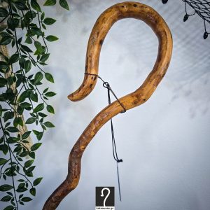 Special Κρητική Κατσούνα με διπλό αντίθετο γύρισμα, εντυπωσιακές καμπύλες και τη φλοίδα της. Ξύλο Πρίνου και ύψος 1,47 μ | ΚΩΔ 041125-ΧΚ12