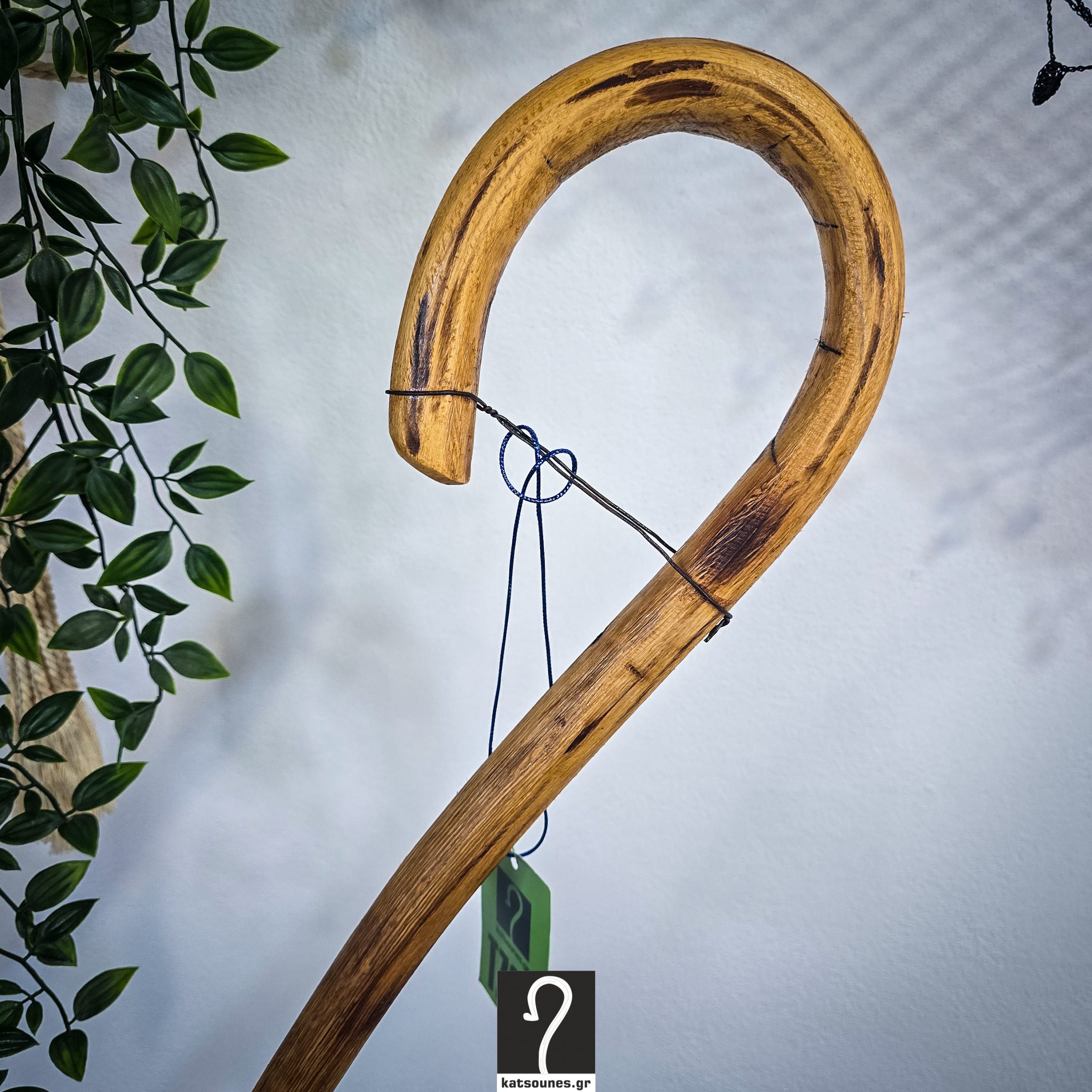 Κρητική Κατσούνα Ιδανική για καθημερινή χρήση και μπαστούνι πεζοπορίας. Ξύλο Πρίνου και ύψος 1,04 μ | ΚΩΔ 041125-ΤΖ37