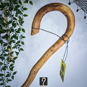 Ανθεκτική Κρητική Κατσούνα για βοσκούς και κάθε είδους χρήση. Ξύλο Πρίνου και ύψος 1,38 μ | ΚΩΔ 071125-ΜΣ05