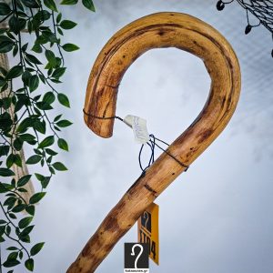 10,50 εκ περίμετρο Εντυπωσιακή κι  Αυθεντική Στιβαρού Τύπου Κατσούνα για κάθε χρήση. Ξύλο Πρίνου, ύψος 1,04 μ | ΚΩΔ 081225-ΣΤ04