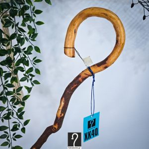 Πανέμορφη Κρητική Κατσούνα με τη φλύδα της. Από ξύλο Πρίνου και ύψος 1,15 μ ΚΩΔ 081225-ΧΚ40