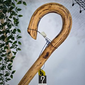 12 εκ περίμετρο, 1600 βάρος. Εντυπωσιακή Στιβαρού Τύπου Κατσούνα. Το επόμενο οικογενειακό σας κειμήλιο. Ξύλο Πρίνου, ύψος 1,37 μ | ΚΩΔ 151225-ΜΣ35