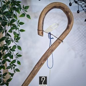 Σκουρόχρωμη κι εντυπωσιακή Κρητική Κατσούνα Ιδανική για καθημερινή χρήση. Ξύλο Πρίνου και ύψος 1,21 μ | ΚΩΔ 231225-ΜΣ31