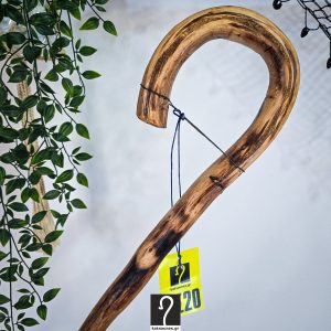 10 εκ περίμετρο Εντυπωσιακή κι  Αυθεντική Στιβαρού Τύπου Κατσούνα για κάθε χρήση. Ξύλο Πρίνου, ύψος 1,29 μ | ΚΩΔ 271225-ΜΣ20