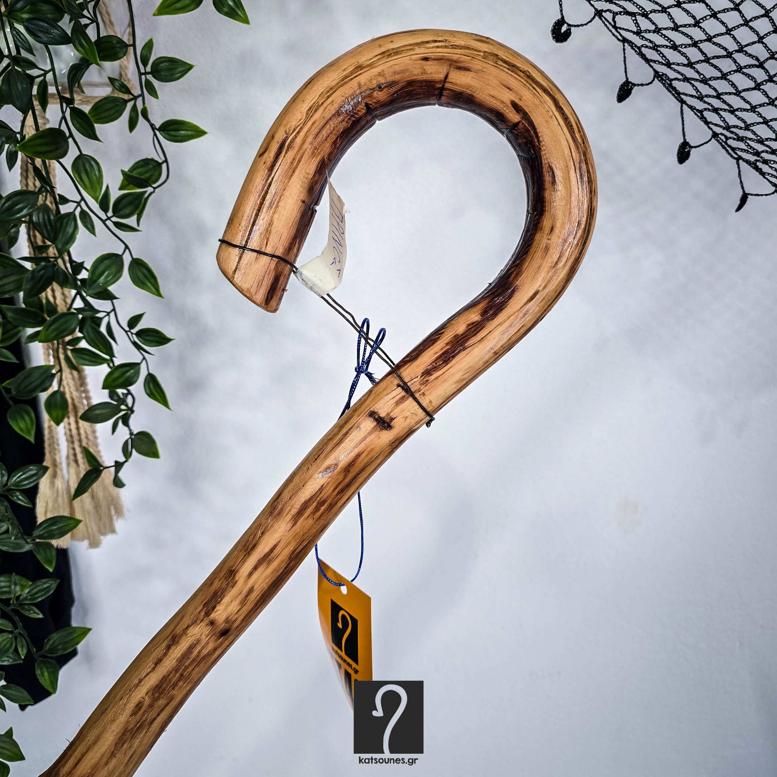 11 εκ περίμετρο Ανθεκτική κι Αυθεντική Στιβαρού Τύπου Κατσούνα για κάθε χρήση. Ξύλο Πρίνου, ύψος 1,35 μ | ΚΩΔ 060125-ΣΤ40