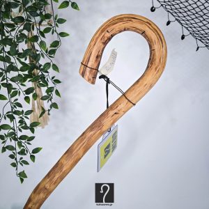 Κρητική Στιβαρού Τύπου Κατσούνα για κάθε χρήση. Εντυπωσιακή κι  Αυθεντική από ξύλο Πρίνου, ύψος 1,47 μ | ΚΩΔ 060125-ΜΣ09