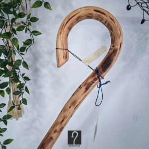 Ανθεκτική κι Αυθεντική Στιβαρού Τύπου Κρητική Κατσούνα, βέργα. Ξύλο Πρίνου, ύψος 1,29 μ | ΚΩΔ 190126-ΣΤ04