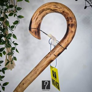 Κρητική Στιβαρού Τύπου Κατσούνα που εντυπωσιάζει. Από ξύλο Πρίνου, ύψος 1,23 μ | ΚΩΔ 300126-ΜΣ43