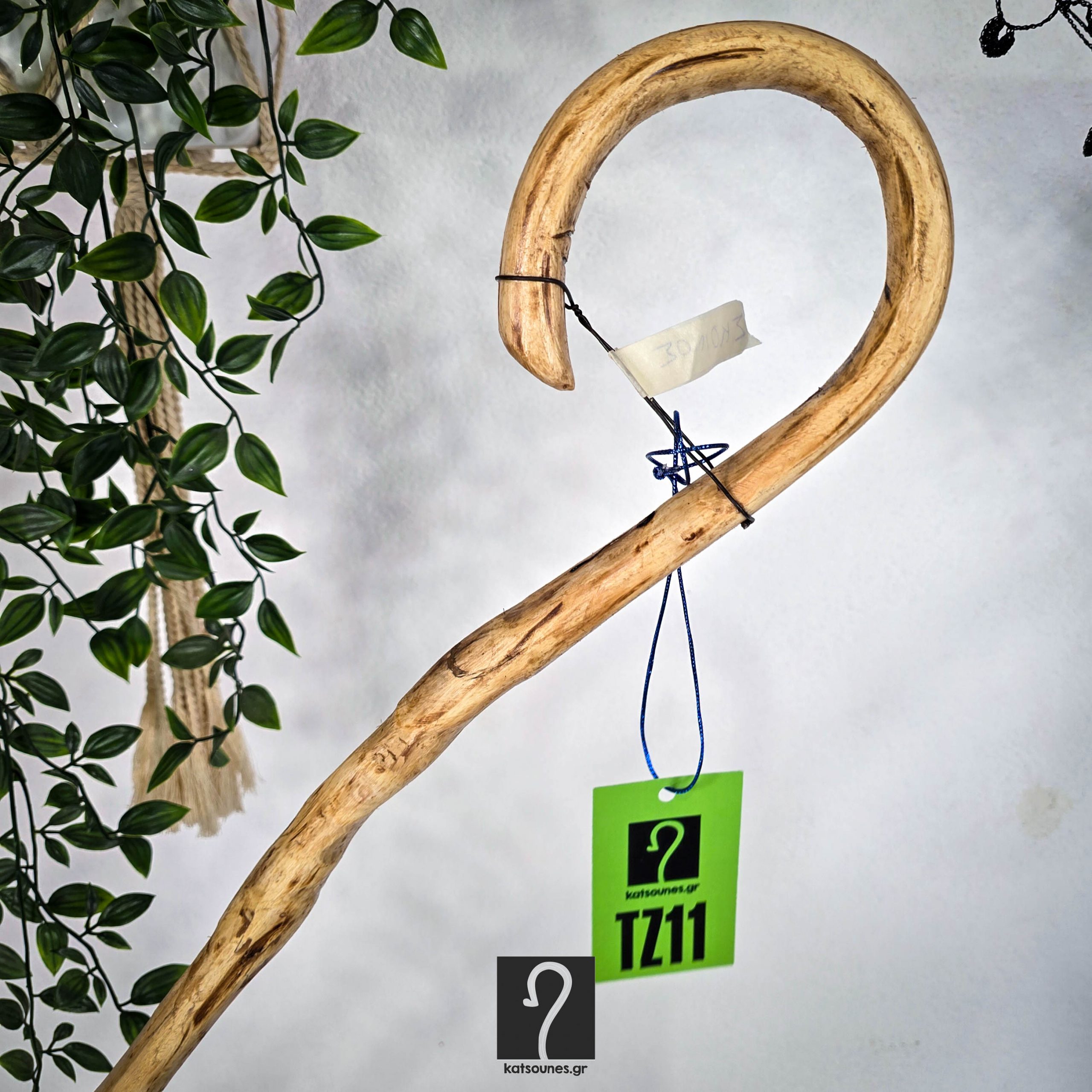 Vintage Κρητική Κατσούνα με άγρια υφή ιδανική για καθημερινή χρήση και στήριξη . Από ξύλο Σκίνου 1,25 μ | ΚΩΔ 300126-ΤΖ11