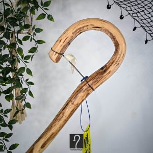 Εντυπωσιακή Κατσούνα αλφάδι! Ιδανική για καθημερινή χρήση η Κτηνοτροφία. Από ξύλο φουντουκιάς και ύψος 1,33 μ | ΚΩΔ: 300126-ΜΣ19