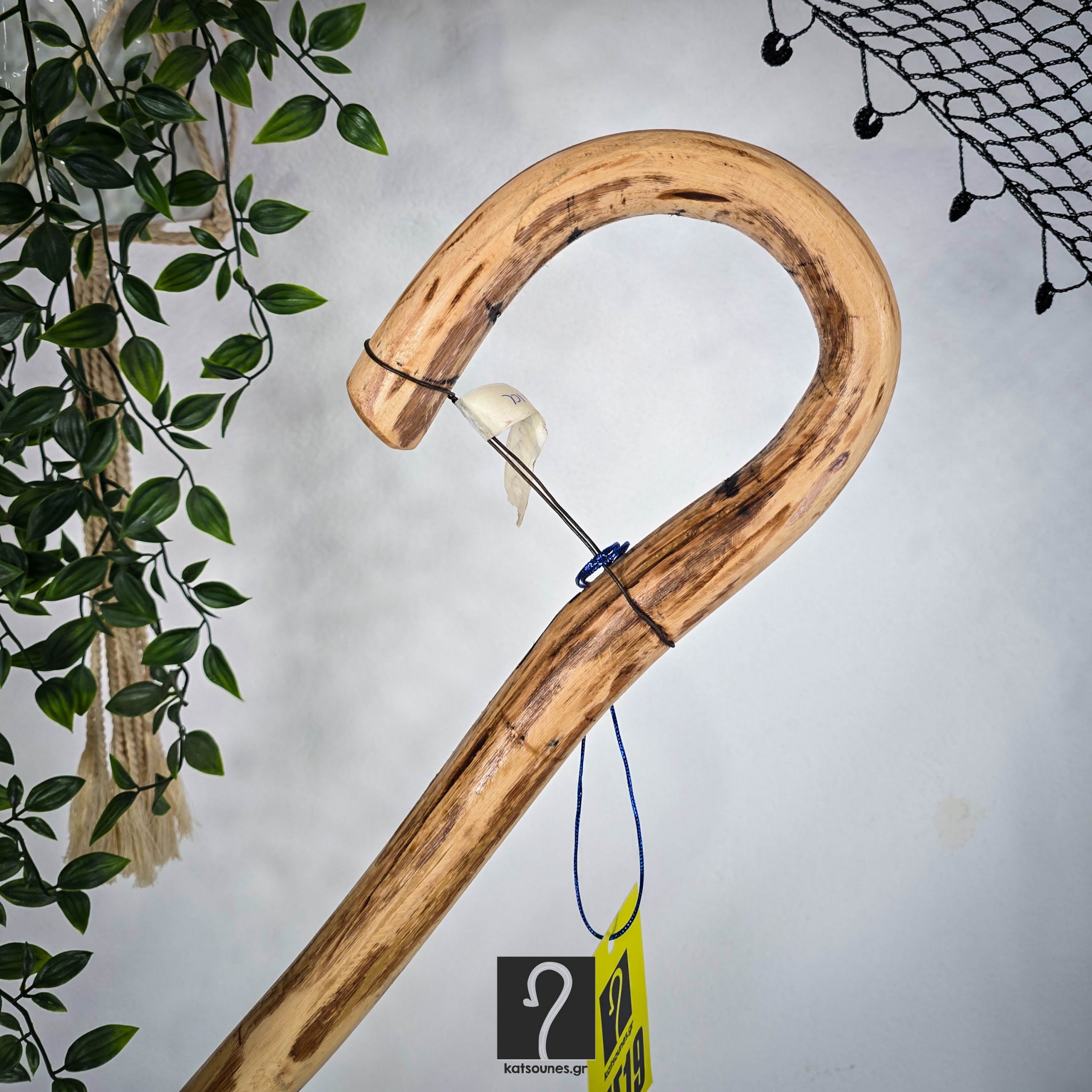 Εντυπωσιακή Κατσούνα αλφάδι! Ιδανική για καθημερινή χρήση η Κτηνοτροφία. Από ξύλο φουντουκιάς και ύψος 1,33 μ | ΚΩΔ: 300126-ΜΣ19