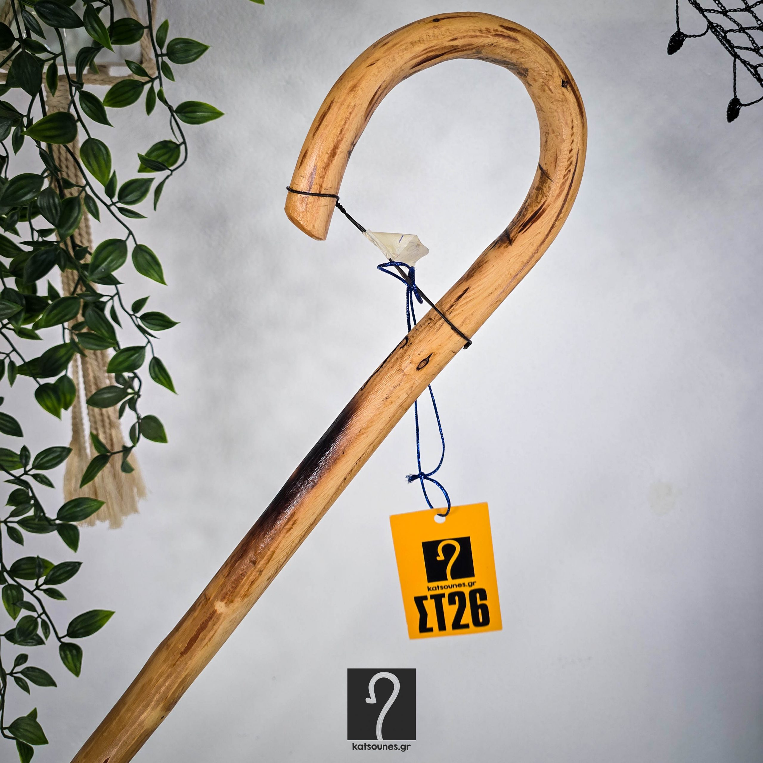Κρητική Κατσούνα για καθημερινή χρήση και στήριξη. Από ξύλο Μπουρνελίδι και ύψος 1,27 μ ΚΩΔ 300126-ΣΤ26