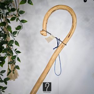 Κομψή κι ανθεκτική χειροποίητη Κρητική Κατσούνα ιδανική για καθημερινή χρήση και στήριξη. Από ξύλο Αστύρακα 1,03 μ | ΚΩΔ 030226-ΧΚ13