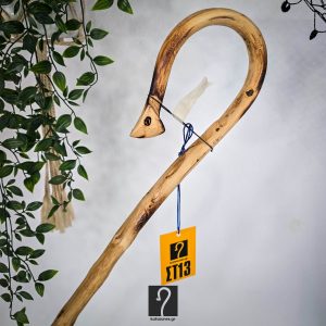 Special Κρητική Kατσούνα ιδανική για κάθε χρήση με ύψος 1,28 μ. Από ξύλο Αγριελιάς και σκαλισμένο τελίωμα φίδι ΚΩΔ 030226-ΣΤ13