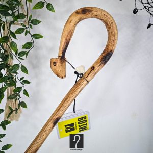 Special Κρητική Kατσούνα με σκαλιστό τελείωμα κεφάλι φιδιού. Από ξύλο Δρυς και Ύψος 1,20 μ ΚΩΔ 120226-ΜΣ09