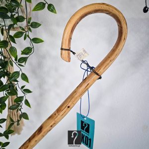 Κρητική Κατσούνα ιδανική για κάθε χρήση και πεζοπορία, από ξύλο Πρίνου και ύψος 1,35 μ | ΚΩΔ 120226-ΧΚ01