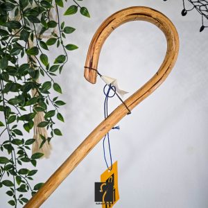 Κρητική Κατσούνα για καθημερινή χρήση και στήριξη. Από ξύλο Μπουρνελίδι και ύψος 1,24 μ  ΚΩΔ 140226-ΣΤ17