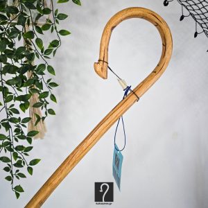 Κρητική Κατσούνα για καθημερινή χρήση και στήριξη. Από ξύλο Μπουρνελίδι και ύψος 1,20 μ  ΚΩΔ 140226-ΧΚ40