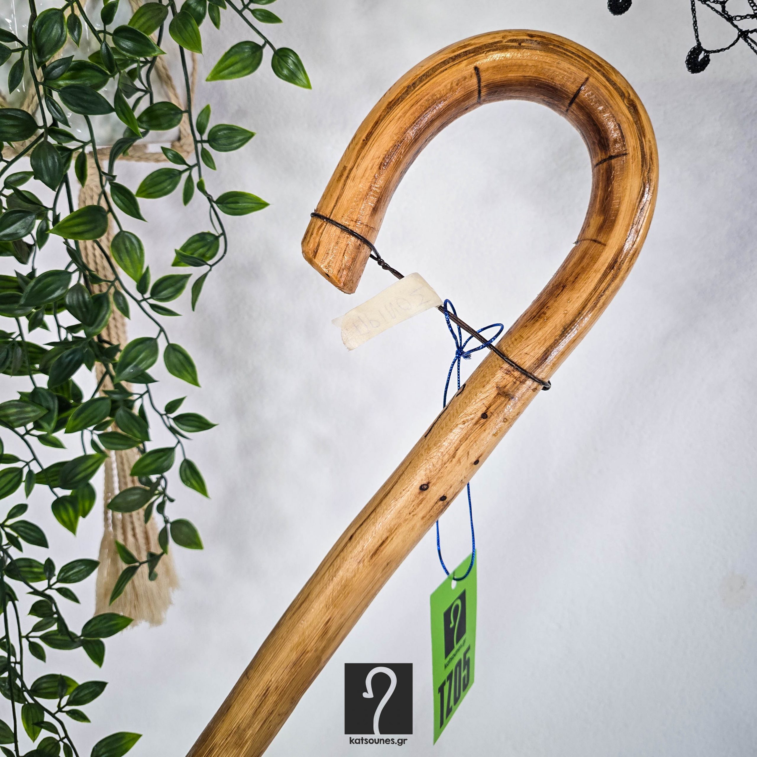 Special Κρητική Στιβαρού Τύπου Κατσούνα με μεγάλο ύψος. Από ξύλο Πρίνου, ύψος 1,37 μ | ΚΩΔ 170226-ΤΖ05