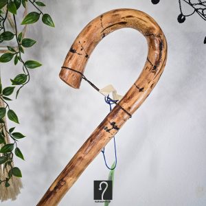 Vintage Κατσούνα αλφάδι! Ολόισια κι εντυπωσιακή για καθημερινή χρήση και στήριξη. Από ξύλο φουντουκιάς και ύψος 1,32 μ | ΚΩΔ: 170226-TZ35