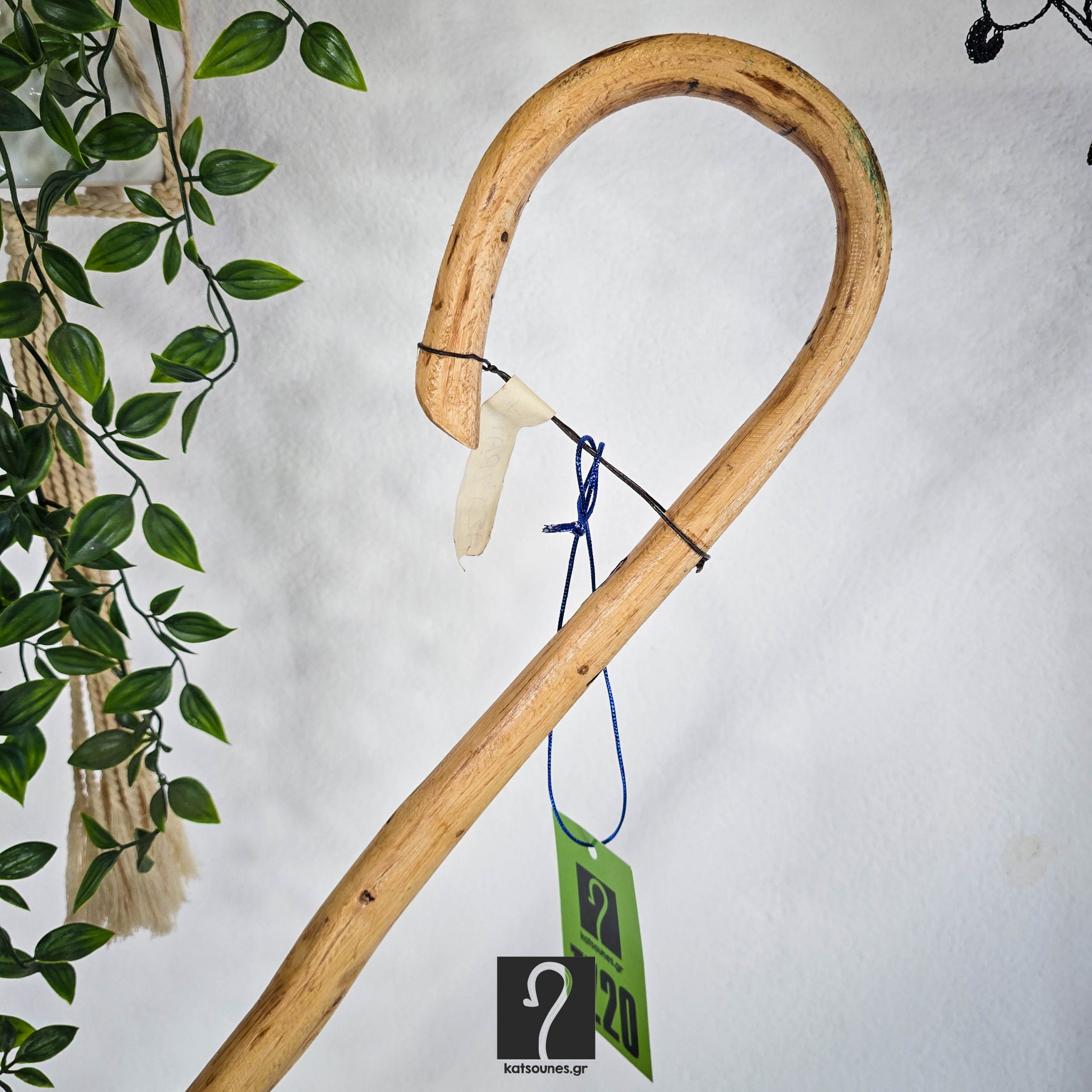Αυθεντική Κρητική Κατσούνα για καθημερινή χρήση και στήριξη. Από ξύλο Αστύρακα 1,32 μ | ΚΩΔ 210226-ΤΖ20