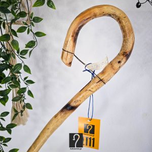 Vintage Εντυπωσιακή κρητική κατσούνα για κάθε χρήση. Από ξύλο Σκίνου και ύψος 1,26 μ | ΚΩΔ 210226-ΣΤ11