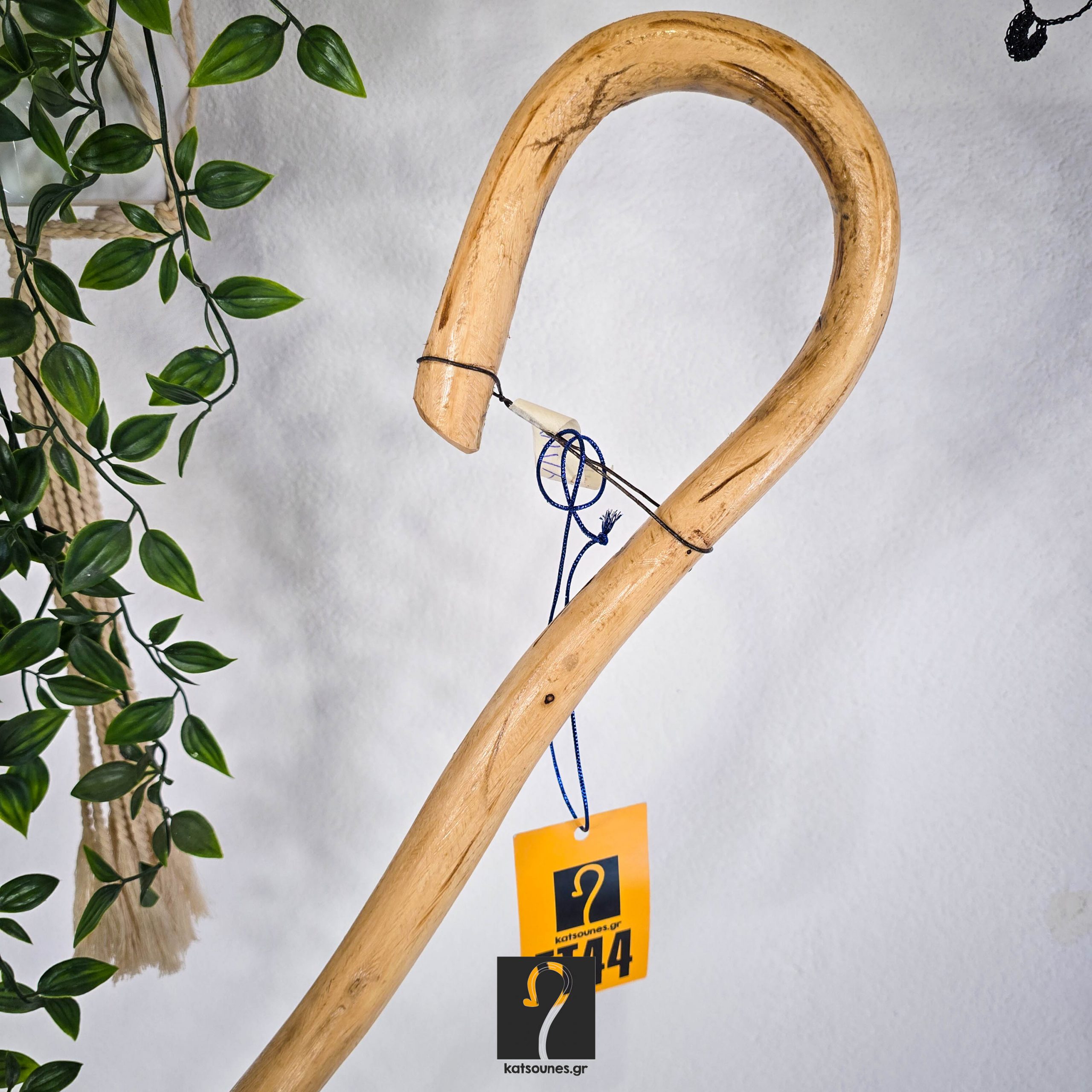 Special Κρητική Kατσούνα ιδανική για κάθε χρήση. Από ξύλο Αγριελιάς και ύψος 1,29 μ ΚΩΔ 210226-ΣΤ44
