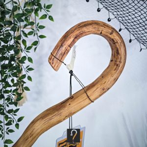 1,5 Κιλό και 12,5 εκ περίμετρο Στιβαρού Τύπου Κατσούνα, Οικογενειακό κειμήλιο. Ξύλο Πρίνου, ύψος 1,32 μ | ΚΩΔ 230326-ΣΤ54