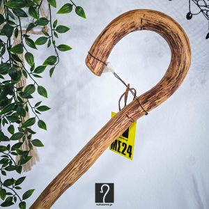 Στιβαρού Τύπου Κρητική Κατσούνα ανθεκτική για κάθε χρήση. Εντυπωσιακή, από ξύλο Πρίνου, ύψος 1,23 μ | ΚΩΔ 230326-ΜΣ24