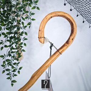 Κρητική Κατσούνα ιδανική για καθημερινή και κάθε είδους χρήση, από ξύλο Πρίνου και ύψος 1,19 μ | ΚΩΔ 230326-ΣΤ33