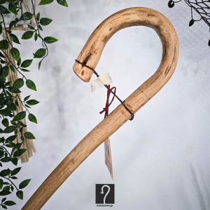 Vintage Κατσούνα αλφάδι! Ολόισια κι εντυπωσιακή για καθημερινή χρήση και στήριξη. Από ξύλο φουντουκιάς και ύψος 1,34 μ | ΚΩΔ: 030426-ΣΤ27