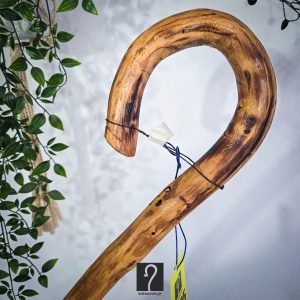 Στιβαρού Τύπου Κρητική Κατσούνα ανθεκτική για κάθε χρήση. Εντυπωσιακή, από ξύλο Πρίνου, ύψος 1,37 μ | ΚΩΔ 030526-ΜΣ05