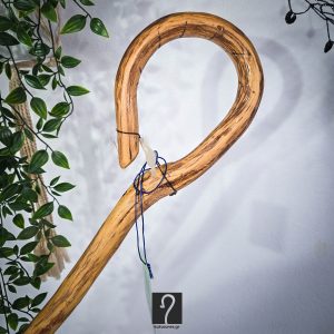 Καπετανέικη Στιβαρού Τύπου Κρητική Κατσούνα με εντυπωσιακό τέρμα κλείστο γύρισμα. Ξύλο Πρίνου, ύψος 1,43 μ | ΚΩΔ 030526-ΤΖ38