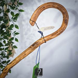 Κρητική Κατσούνα ιδανική για καθημερινή χρήση και στήριξη. Ξύλο Πρίνου και ύψος 1,17 μ | ΚΩΔ: 040526-ΤΖ40