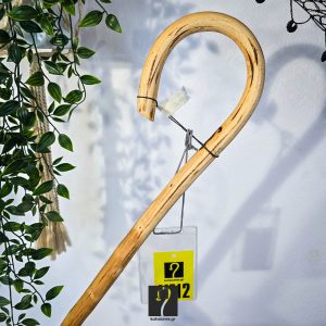 Κρητική Κατσούνα για καθημερινή χρήση και στήριξη. Από ξύλο Μπουρνελίδι και ύψος 1,13 μ  ΚΩΔ 050626-ΜΣ12