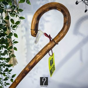 Σκουρόχρωμη Κρητική Κατσούνα για καθημερινή χρήση και στήριξη. Από ξύλο Αστύρακα 1,17 μ | ΚΩΔ 050626-ΜΣ18