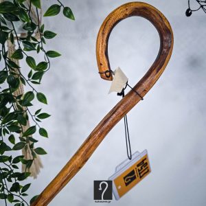 Σκουρόχρωμη Κρητική Κατσούνα ιδανική για κάθε χρήση και μπαστούνι πεζοπορίας. Ξύλο Πρίνου και ύψος 1,15 μ | ΚΩΔ 070826-ΣΤ54