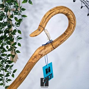 Special Κρητική Kατσούνα με άγριο εντυπωσιακό διπλο γύρισμα ιδανική για κάθε χρήση. Από ξύλο Αγριελιάς και ύψος 1,43 μ ΚΩΔ 270926-ΧΚ31