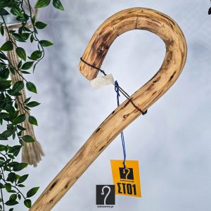 Στιβαρού Τύπου Κρητική Κατσούνα ανθεκτική για κάθε χρήση. Εντυπωσιακή από ξύλο Πρίνου, ύψος 1,40 μ και ίσο πάχος σε κορμο και κούρμπα | ΚΩΔ 041026-ΣΤ01