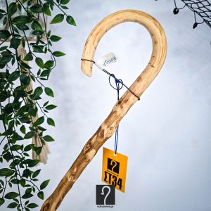Special Κρητική Kατσούνα ιδανική για κάθε χρήση. Από ξύλο Αγριελιάς και ύψος 0,93 μ ΚΩΔ 241026-ΣΤ34